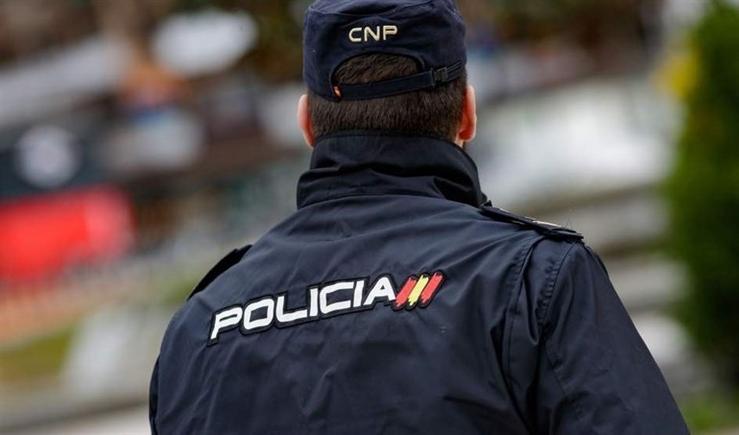 Arquivo - Un axente da Policía Nacional en imaxe de arquivo. EUROPA PRESS - Arquivo 
