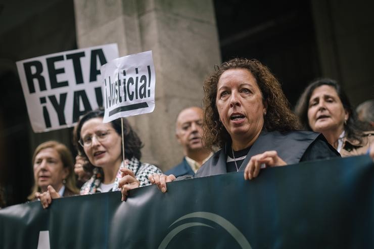 Protesta de avogados ante un acto da  ministra de Inclusión, Seguridade Social e Migracións, Elma Saiz, celebrado en Santiago / AGOSTIME - Arquivo