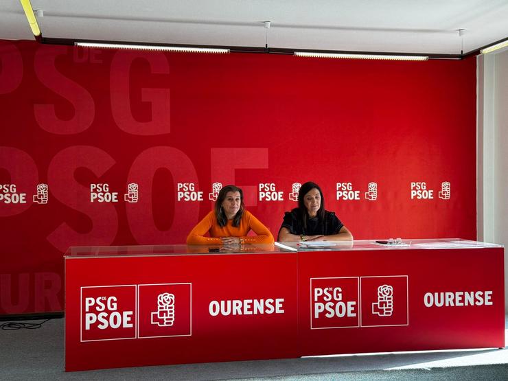 Rolda de prensa do PSdeG na sede provincial de Ourense, persidida pola portavoz socialista no Concello de Ourense, Natalia Beneitez, e a vicesecretaria xeral da executiva provincial socialista, Carmen Rodríguez 