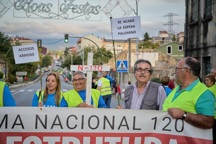 A Plataforma pola mellora da N-120 pide unha reunión ao delegado do Goberno e amparo á valedora do Pobo. ANITA MUNOZ - OHQUEFOTO 