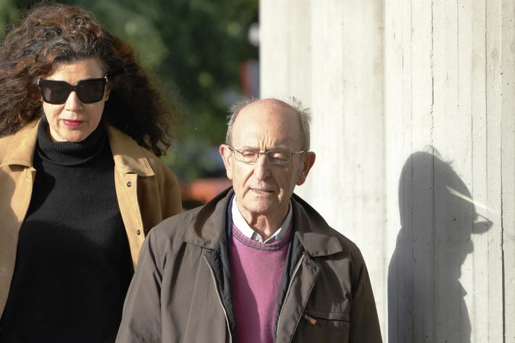 O exdirector do Corrre Galego José Manuel Rei Novoa (d), á súa chegada ao Xulgado de Instrución Número 1 de Santiago, 15 de maio de 2025, en Santiago de Compostela, A Coruña, Galicia (España).. Álvaro Ballesteros - Europa Press - Arquivo
