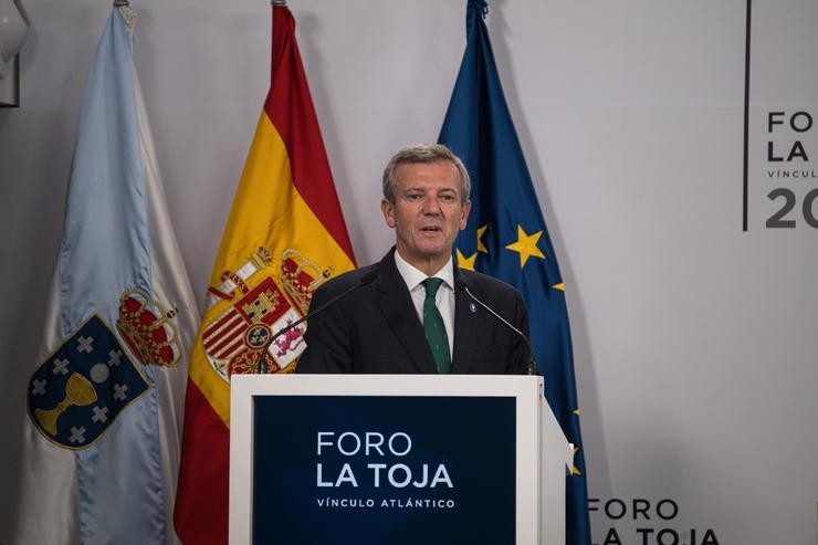 O presidente da Xunta de Galicia, Alfonso Rueda, intervén durante a inauguración do 'Foro A Toja - Vínculo Atlántico'.. Elena Fernández - Europa Press 