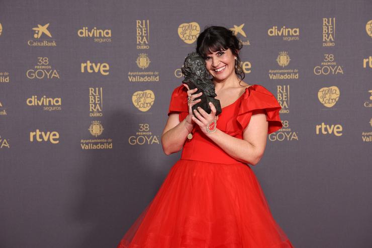 Arquivo - A actriz Janet Novás pousa co Goya a Mellor Actriz Revelación, polo seu traballo en 'Ou corno', durante a gala da 38 edición dos Premios Goya, no Auditorio Feira de Valladolid, a 10 de febreiro de 2024, en Valladolid, Castela e León,. Raúl Terrel - Europa Press - Arquivo 