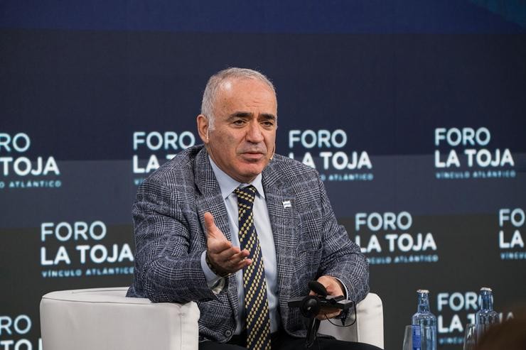 O Chairman Renew Democracy Iniciative, Garry Kasparov, intervén durante a última xornada do Foro la Toja 