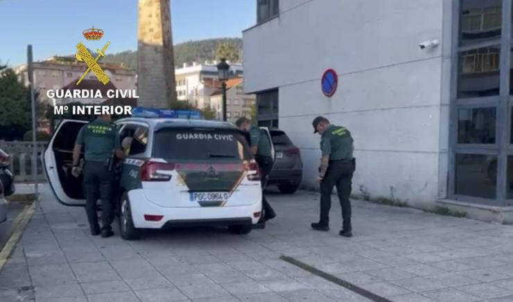 Dous detidos por agredir en Soutomaior a un axente de Garda Civil fose de servizo e ao seu can.. GARDA CIVIL 
