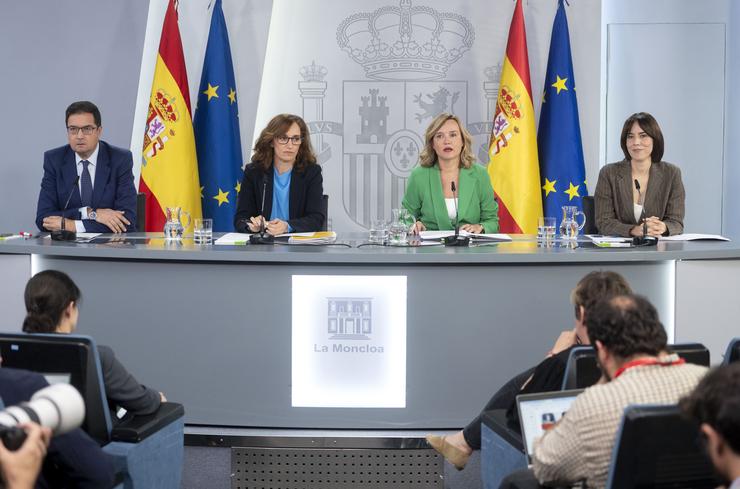 (I-D) O ministro de Transformación Dixital e Función Pública, Óscar López; a ministra de Sanidade, Mónica García; a ministra de Educación, Formación Profesional e Deportes e portavoz do Goberno, Pilar Alegría, e a ministra de Ciencia, Innovación e Un. Alberto Ortega - Europa Press 