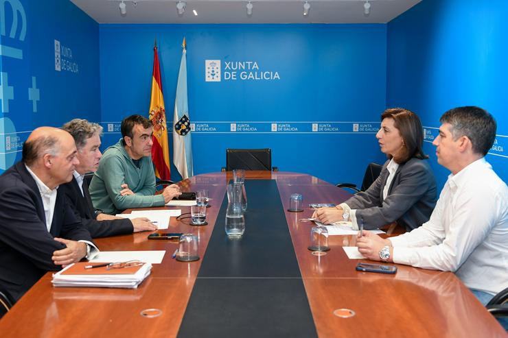 A conselleira de Medio Ambiente e Cambio Climático, Ángeles Vázquez, reúnese co alcalde de Pontevedra, Miguel Anxo Fernández Lores.. XUNTA 