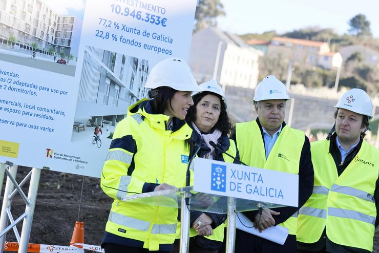 A conselleira de Vivenda e Planificación de Infraestruturas, María Martínez Allegue, visita o barrio de Xuxán pola execución de novas vivendas / XUNTA