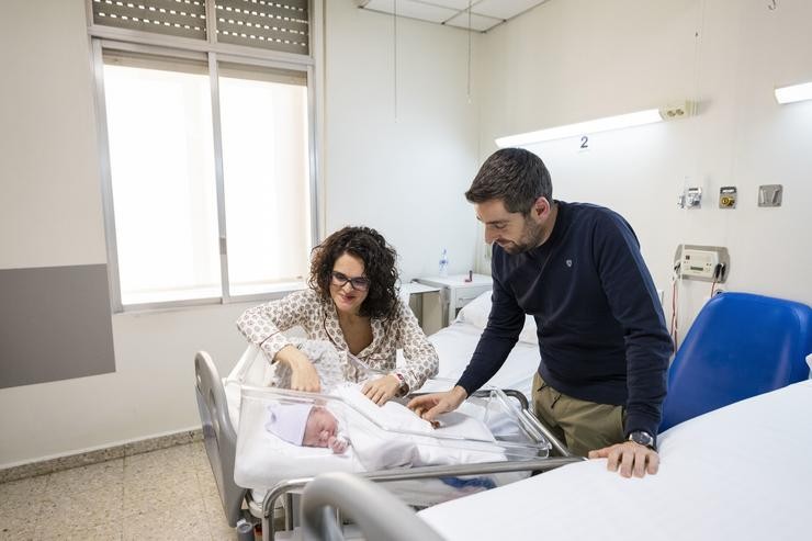 Primeiro bebé nado en Galicia en 2025 / BEATRIZ CÍSCAR