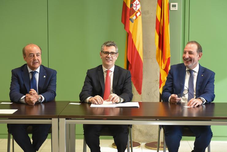 O presidente do TSJC, Jesús María Barrientos; o ministro de Presidencia, Xustiza e Relacións coas Cortes, Félix Bolaños, e o conseller de Xustiza e Calidade Democrática, Ramon Espadaler. ALBERTO PAREDES - EUROPA PRESS / Europa Press