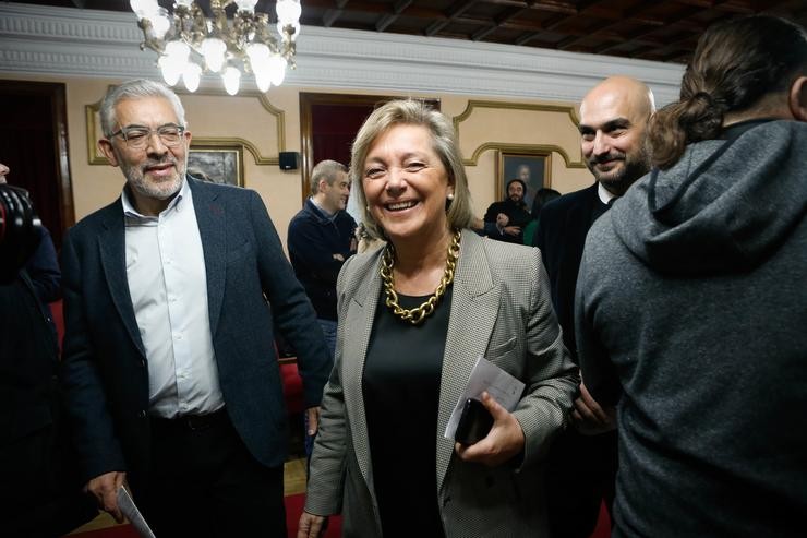 Arquivo - O concelleiro de Transición Ecolóxica e Medio Rural, número 2 do PSOE no Concello, Miguel Fernández (1i), xunto á falecida alcaldesa, Paula Alvarellos. Carlos Castro - Europa Press - Arquivo / Europa Press