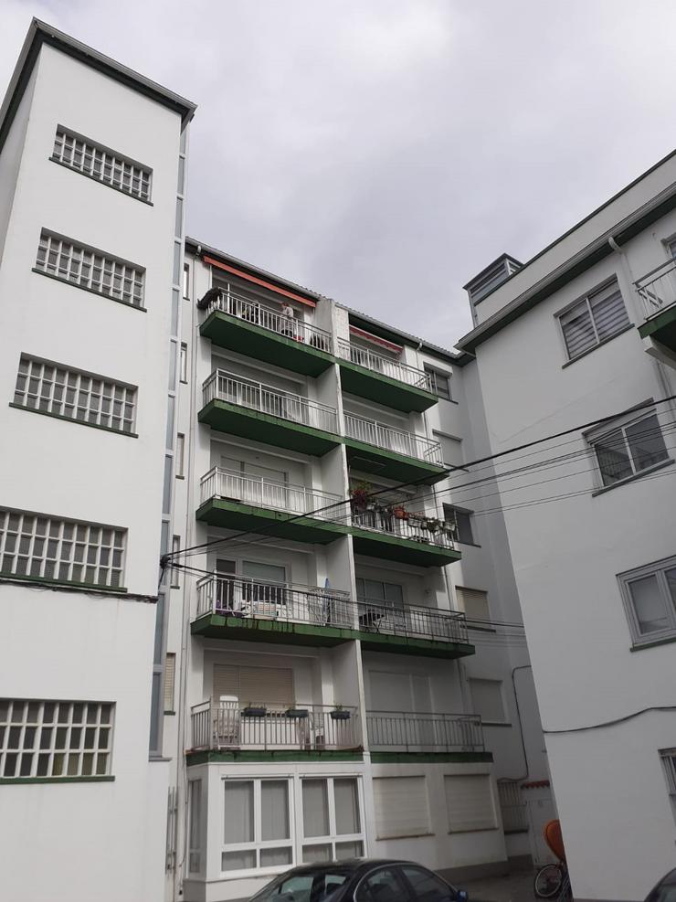 Os bombeiros acceden a unha vivenda en Cabanas e localizan a unha veciña maior falecida, tras o aviso dos seus achegados, que levaban días sen vela / CONSORCIO CONTRA INCENDIOS E DE SALVAMENTO