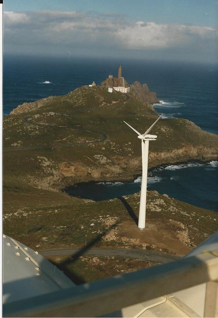 Un dos actuais aeroxeradores de Cabo Vilano tras a repotenciación do parque que tivo lugar en 2016 