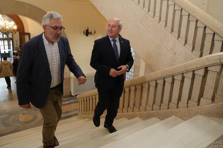 O alcalde de Lugo, Miguel Fernández, na súa visita á Deputación, co presidente José Tomei. CONCELLO DE LUGO / Europa Press