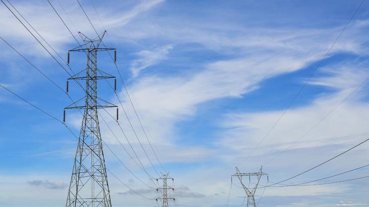 Torres e cableado eléctricos 