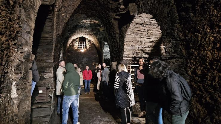 Visita a unha cova en Valdeorras (Primavera de Portas Abertas D.O. Valdeorras). Foto: Asoc. Ruta do Viño de Valdeorras.