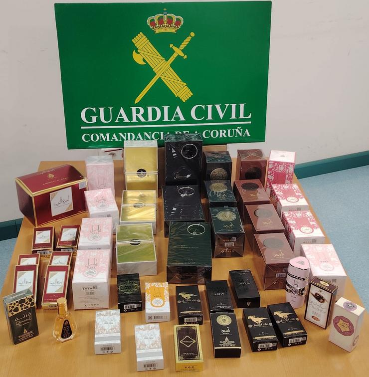 Perfumes incautados nunha feira da Coruña / GARDA CIVIL