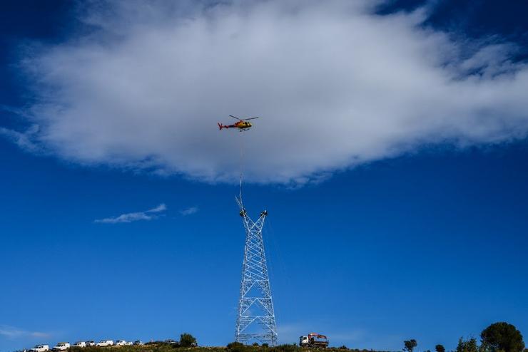 Imaxe dos traballos de Red Eléctrica 