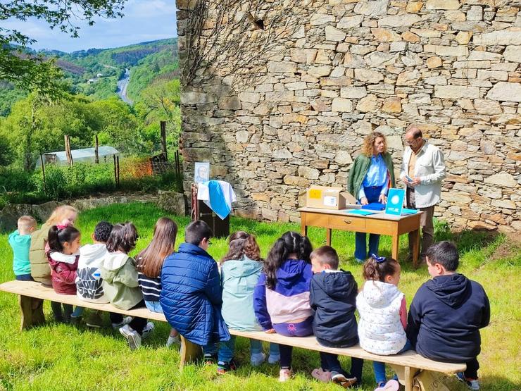 Alumnos galegos participan nun acto da Real Academia Galega para preservar a lingua. RAG 