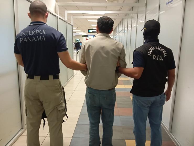 Detención dun cidadán chinés en Panamá ao que se buscaba pola morte de dúas cidadás chinesas en Pontevedra en 2009.. INTERPOL PANAMÁ 