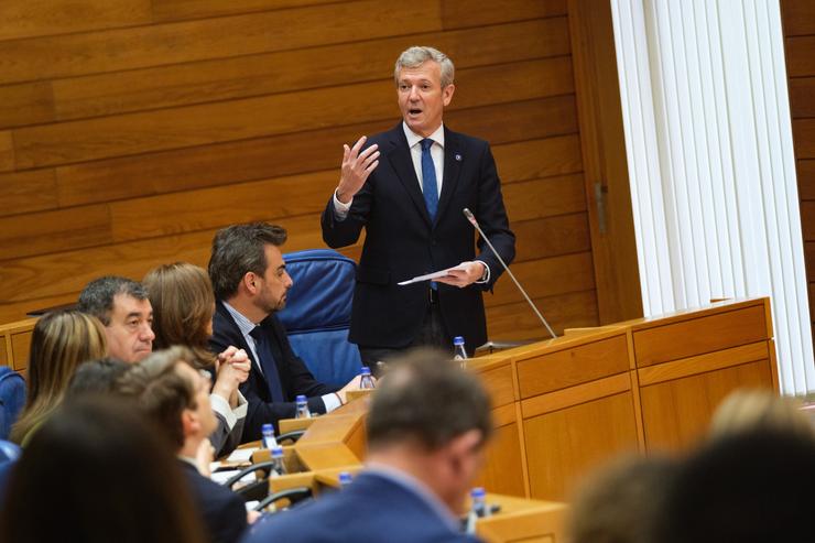 O presidente da Xunta, Alfonso Rueda, durante a sesión de control.. DAVID CABEZÓN @ XUNTA / Europa Press