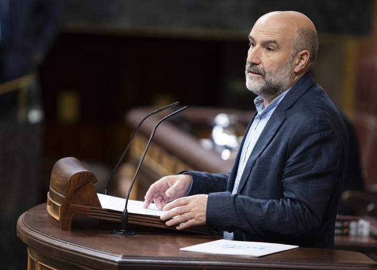 Arquivo - O deputado do Bloque Nacionalista Galego (BNG) no Congreso, Néstor Rego, este mércores durante a súa comparecencia. VERONICA POVEDANO - Arquivo 