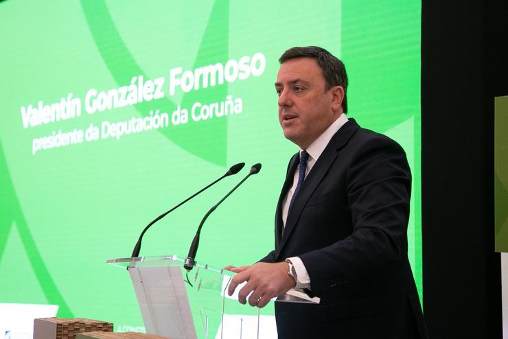 O presidente da Deputación da Coruña, Valentín González Formoso, participa nun foro promovido por Apecco. DEPUTACIÓN DA CORUÑA 