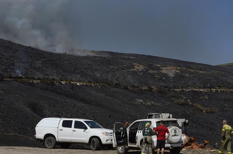 Arquivo - Axentes forestais no incendio forestal na Serra do Leboreiro, no parque natural de Baixa Limia e Serra do Xurés, a 26 de agosto de 2022, en Serra do Xurés, Ourense, Galicia (España). A superficie afectada polo incendio declarado en. Rosa Veiga - Europa Press - Arquivo 
