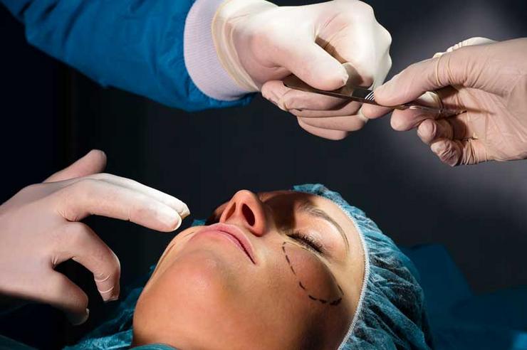 Operación de cirurxía estética 