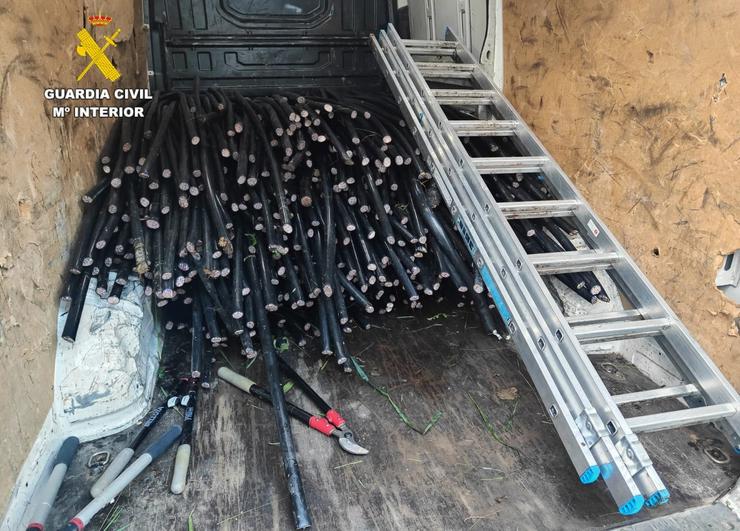 A Garda Civil detén aos 6 membros dun grupo criminal dedicado ao roubo de cable de cobre en varios puntos da provincia da Coruña.. GARDA CIVIL / Europa Press