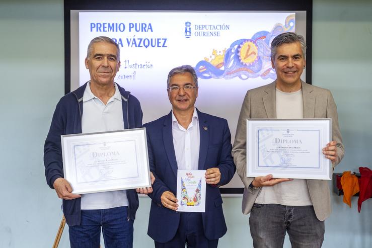 O presidente provincial, Luís Menor, preside a entrega do Premio Pura e Doura Vázquez, que no seu XX recaeu en Antonio Yáñez e Fernando Díaz. ALBERTE PAZ 
