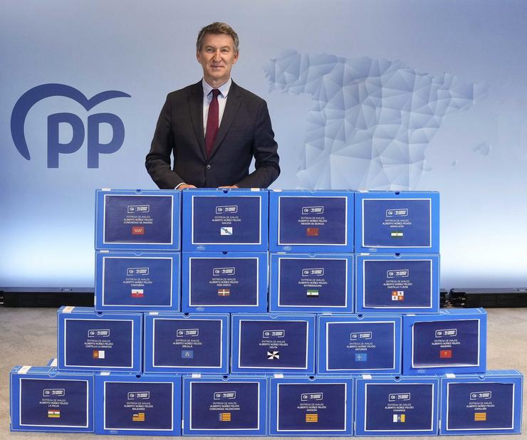 Feijóo pousa coas caixas de avais 