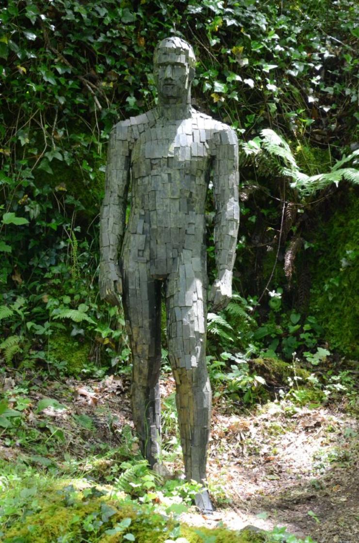 Escultura de Eduardo Valiña no roteiro. Foto: Xerardo Alvaredo.