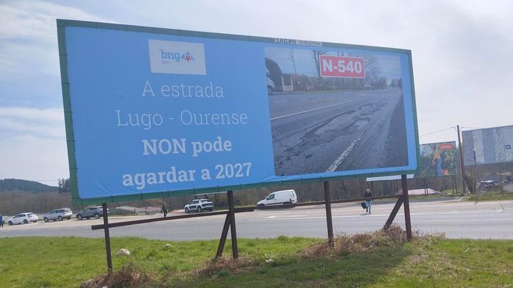Valo dunha campaña do BNG na estrada N-550 / BNG
