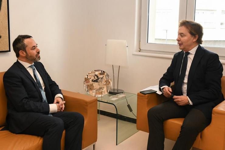 Reunión do encargado de Negocios da Embaixada de Israel en España, Dan Poraz, e o director xeral de Relacións Exteriores da Xunta de Galicia, Jesús Gamallo. XUNTA