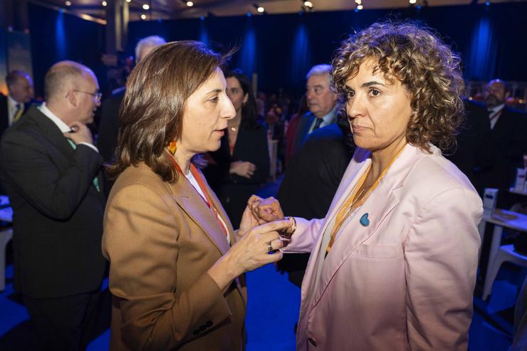 A responsable de Medio Ambiente e Cambio Climático da Xunta, Ángeles Vázquez, e a vicepresidenta da Comisión de Peticións e membro da Comisión de Medio Ambiente, Dolors Montserrat 