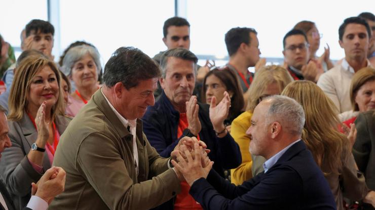 O secretario xeral do PSdeG, José Ramón Gómez Besteiro, e o secretario xeral do PSOE de Pontevedra, David Regades / PSdeG