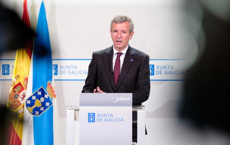 O titular do Goberno Galego, Alfonso Rueda, na súa comparecencia aos medios este luns. DAVID CABEZÓN 