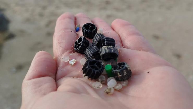 Elementos de plástico que apareceron en praias de Nigrán e Baiona 