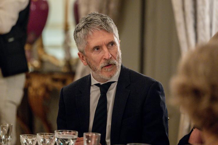 Arquivo - O ministro do Interior, Fernando Grande-Marlaska, durante unha cea de gala con motivo da celebración do Día da Muller, na Residencia de Francia en Madrid, a 10 de marzo de 2025, en Madrid (España).. Ricardo Rubio - Europa Press - Arquivo 