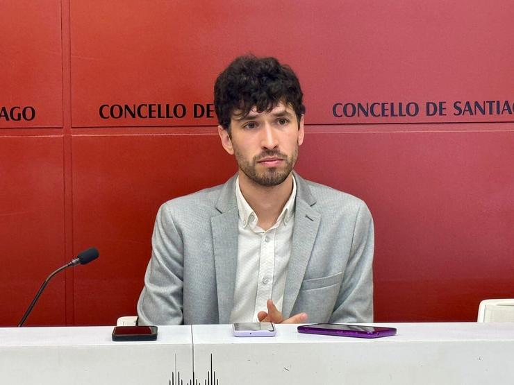 O concelleiro de Urbanismo do Concello de Santiago, Iago Lestegás, en rolda de prensa, a 9 de maio.. CONCELLO DE SANTIAGO / Europa Press