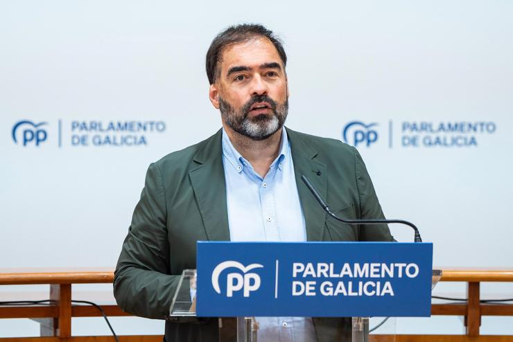 O portavoz popular do PPdeG, Alberto Pazos Couñago, en rolda de prensa.. PPDEG 