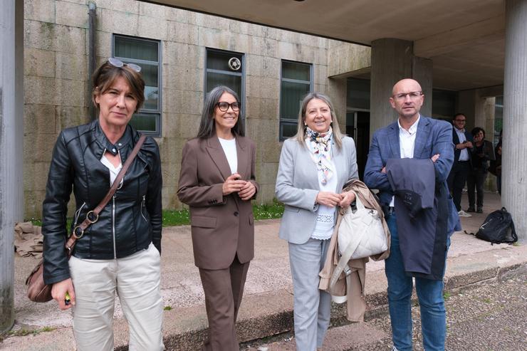 (I-D) Marta Álvarez, Mercedes Rosón, Mila Castro e Gonzalo Muíños, concelleiros do PSOE expulsados do Concello de Santiago chegan á vista coa dirección do PSOE, a 9 de maio de 2025, en Santiago de Compostela, A Coruña, Galicia (España). O exal. César Arxina - Europa Press / Europa Press