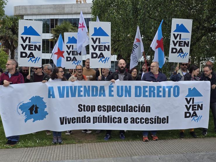 Concentración de Vivenda Xa! ante a Xunta, a 9 de maio de 2025 