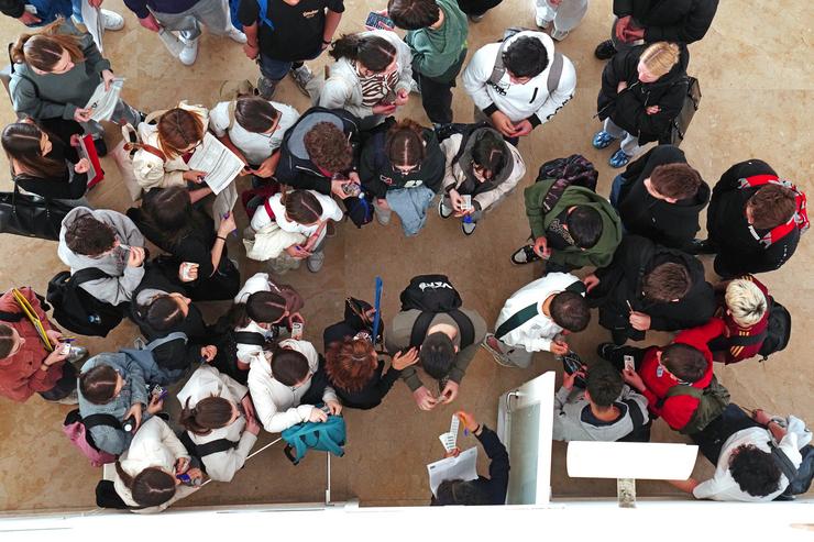 Alumnos durante o primeiro día de selectividade en Galicia, a 3 de xuño de 2025, en Santiago de Compostela, A Coruña, Galicia (España). Un total de 12.946 estudantes galegos están matriculados para participar, entre este martes e este xoves, 3, 4 e 5 de. Álvaro Ballesteros - Europa Press 