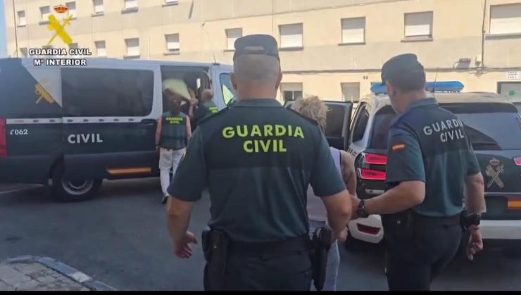 Detidos na operación 'Sagrento Moreiras'. GARDA CIVIL DE OURENSE 