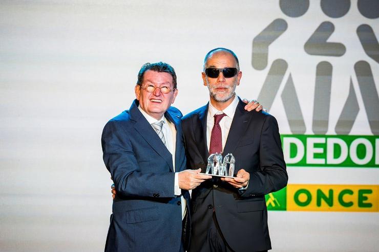 Rubén Rodríguez recibe o premio a mellor vendedor da ONCE en 2024 en Galicia 