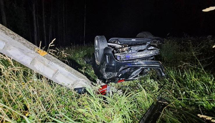 Imaxe do vehículo tras o accidente. CONSORCIO DE BOMBEIROS DA CORUÑA 