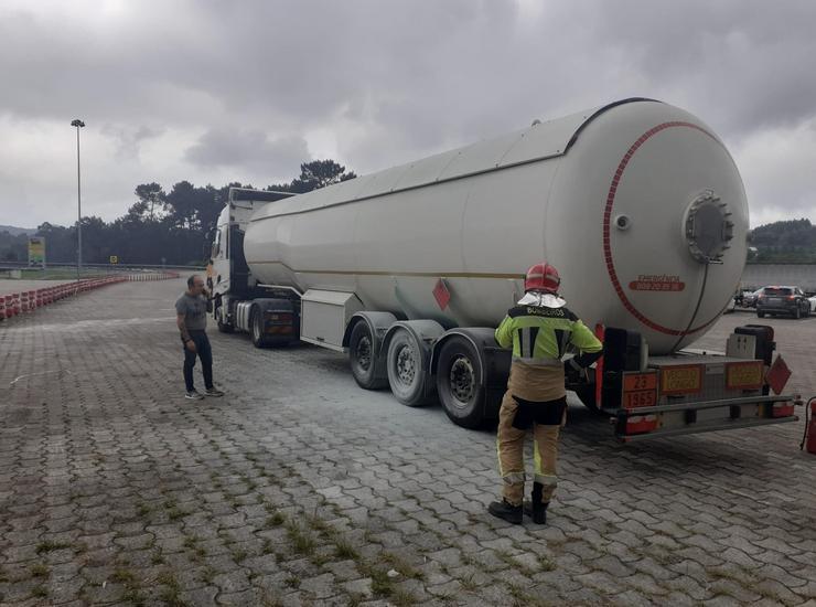 Incendio camión en Teo / CONSORCIO CONTRA INCENDIOS  E SALVAMENTO A Coruña