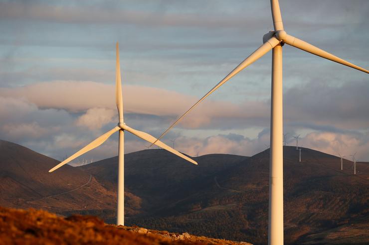 Arquivo - Un parque eólico, a 28 de marzo de 2025, en Muras, Lugo, Galicia (España). O Tribunal Supremo ditou unha sentenza que despexa o futuro de moitos proxectos da industria eólica en Galicia. O feito de que dous ou máis instalacións de parqu. Carlos Castro - Europa Press - Arquivo 